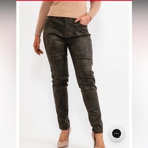 Eva Kayan Skinny Jeans in Army Green Reptile Print size 6